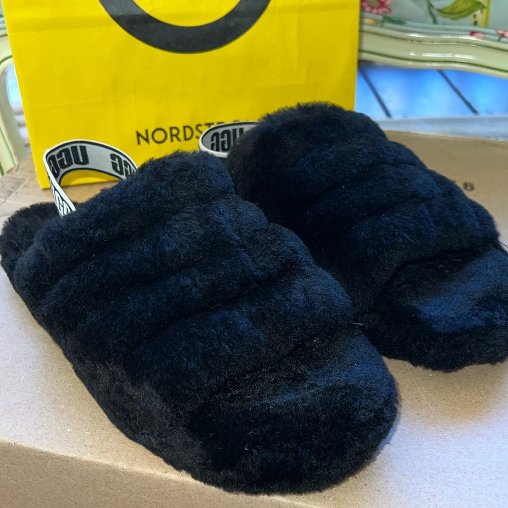 Ugg slippers size 6